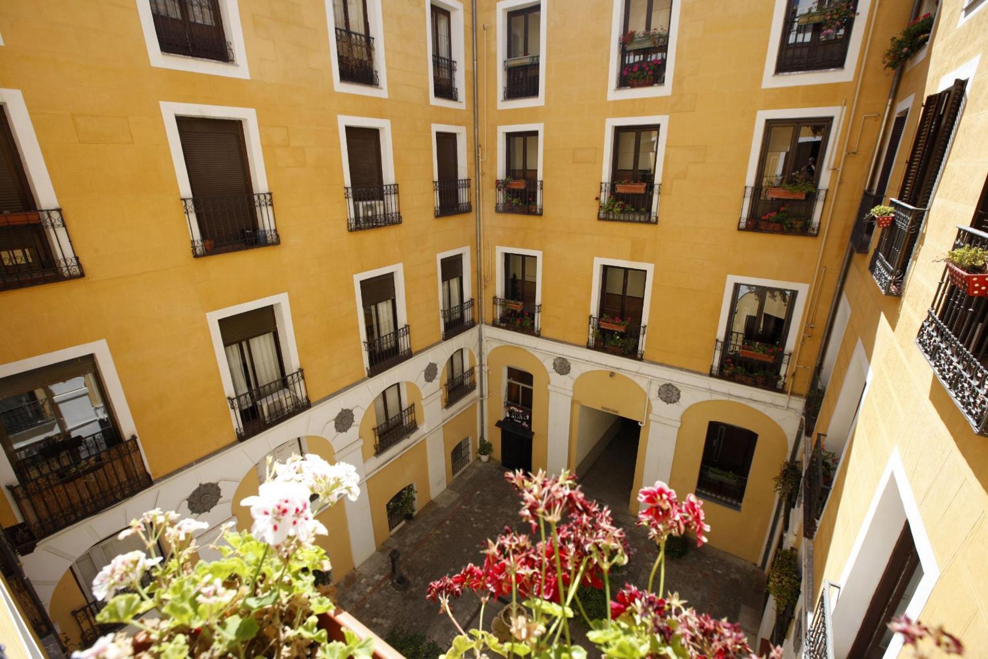 Madrid Centric Suites Екстериор снимка